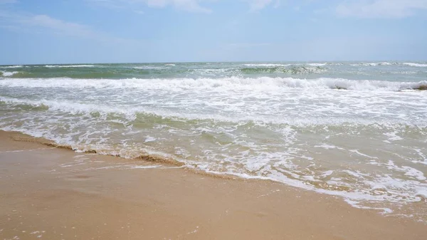 Moře Setkává Pískem Pláži — Stock fotografie