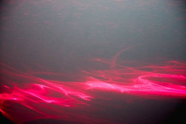 Işık kırılması sonucu kırmızı lazerle boyanmış güzel bir fotofon..