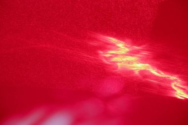 Işık kırılması sonucu kırmızı lazerle boyanmış güzel bir fotofon..