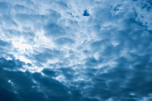 Мбаппе Темно Синее Небо Фоне Облаков — стоковое фото