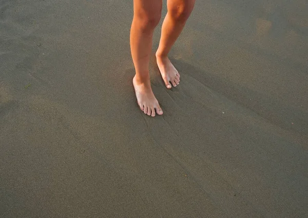 Концепція Сімейного Відпочинку Щасливі Сімейні Ноги Піщаному Пляжі — стокове фото