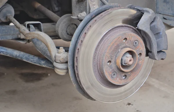 Reparación Coche Sobre Gatos Sin Ruedas Vista Cerca Los Discos —  Fotos de Stock