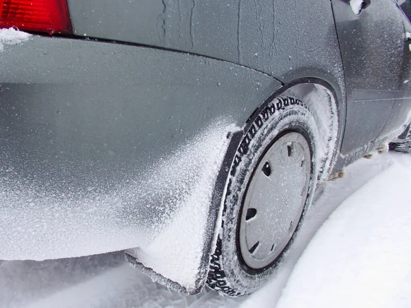 Сірий Автомобіль Після Водіння Сніжну Погоду Автомобіль Вкритий Снігом Льодом — стокове фото