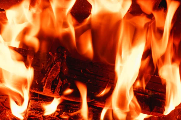 Drewno Płonie Kominku Widok Bliska Ogień Kontekst Tekstura Ognia — Zdjęcie stockowe
