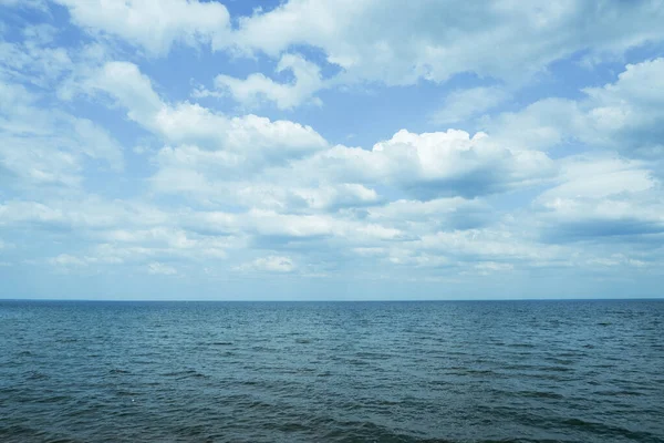 Cenário Vista Rio Céu Com Nuvens Dia Ensolarado — Fotografia de Stock