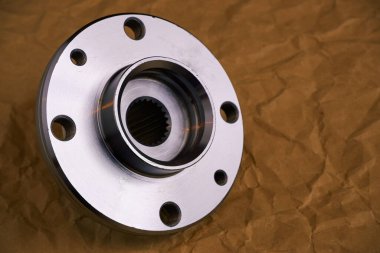 Otomobil parçaları. El işi kağıdına yakın plan araba merkezi.