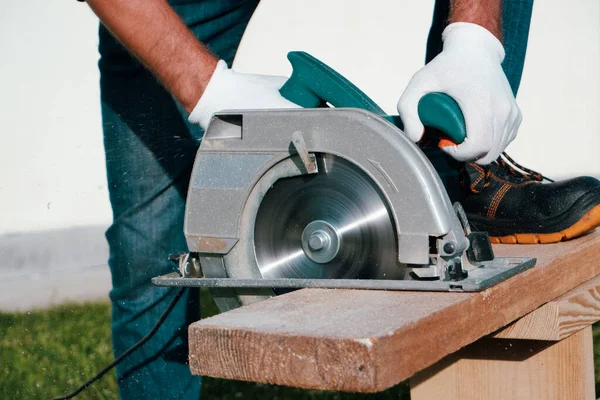 Male Joiner Works Hand Held Circular Saw Builder Sawing Board — Stock Photo, Image