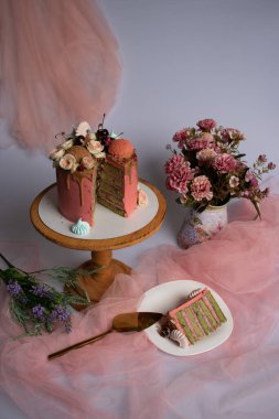 Düğün, tatil, süslemeli doğum günü pastası. Şekerleme ürünleri.