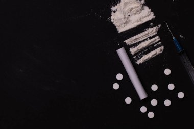 Uyuşturucuyu bırak. İnsan eli uyuşturucuyu durdurur. Uyuşturucu Bağımlılığına Karşı Uluslararası Gün. Yüksek kalite fotoğraf