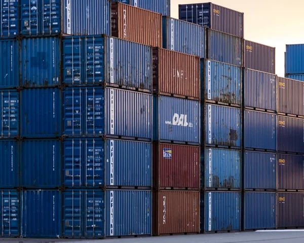 Rotterdam limanında konteynır yığını