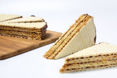 Beyaz arka planda, yakın planda waffle.