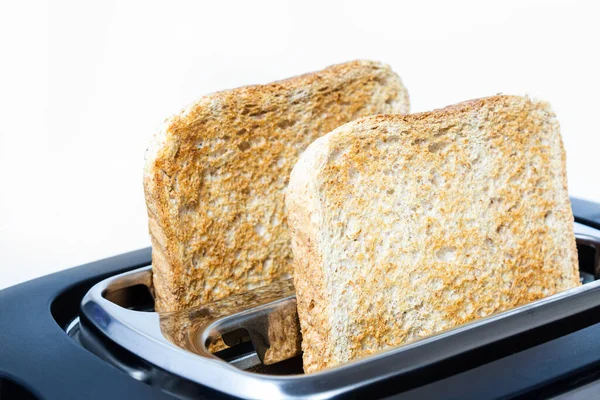 Gebratener Toast Toaster Nahaufnahme Auf Weißem Hintergrund — Stockfoto