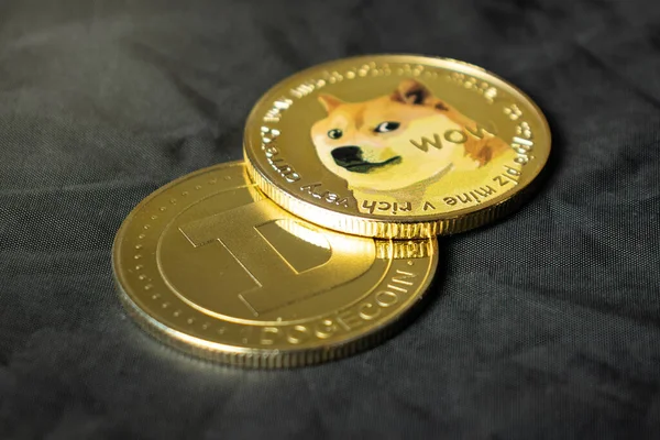 Dogecoin Cryptogeld Close Een Donkere Achtergrond — Stockfoto