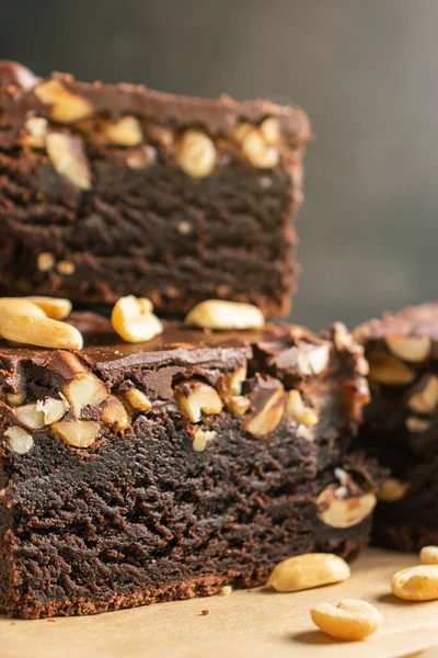 Brownie Com Nozes Bolo Chocolate Marrom Close Corte Textura Fundo — Fotografia de Stock