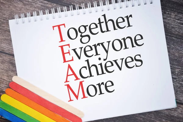 Изображение Цветного Мороженого Акронимом Team Together Everyone Achieves More Мотивационная — стоковое фото