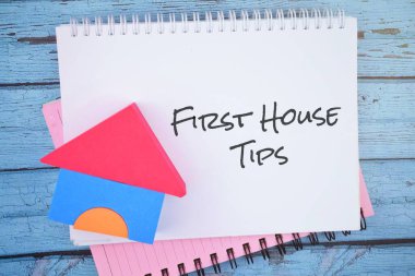 First House Tips 'in taklitçi evi. Özellik kavramı