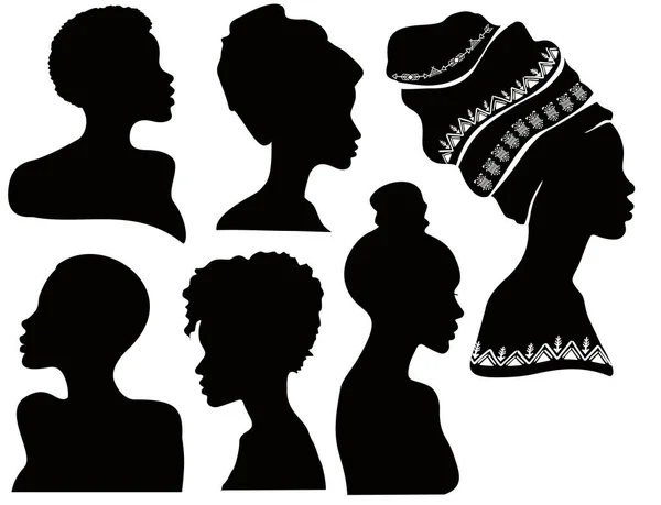 Perfiles de mujeres negras. Siluetas de mujeres afroamericanas en un abrigo para la cabeza. Hermoso perfil de chicas negras. Ilustración de moda vectorial aislada en blanco. Conjunto de siluetas cara femenina africana. — Vector de stock