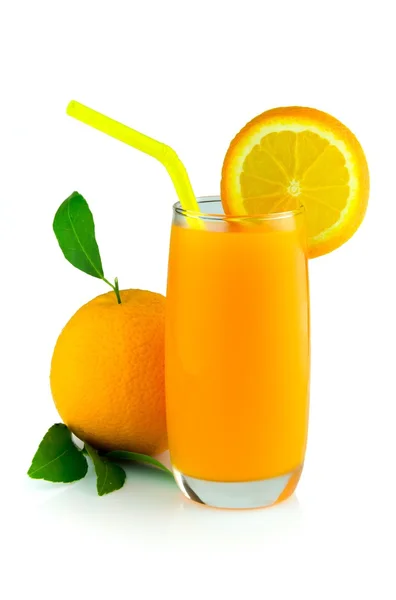 Portakal suyu ve portakal dilimleri — Stockfoto