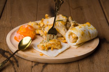 Şifreli kızarmış et ve yumurta