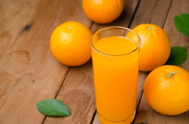 Turuncu sebze ve meyve suyu