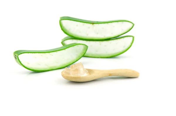 Hoja fresca en rodajas de aloe vera — Foto de Stock