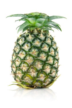 ananas izole üzerinde