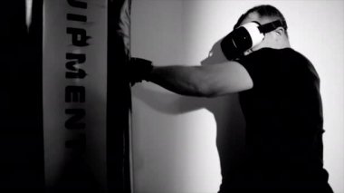 Yetişkin adam Vr bardaklarda spor salonunda boks