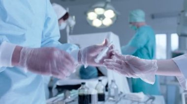 Enjeksiyon cerrahi işlem sırasında hazırlanıyor