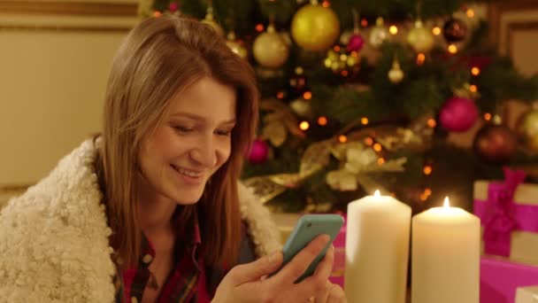 Woman Sending Seasonal Greeting Using Smartphone — ストック動画