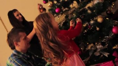 Evde aile süslemesi Noel ağacı