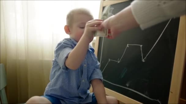 Boy Tearing a Hundred Dollars Banconota — Video Stock