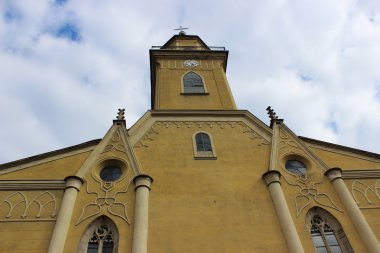 Gökyüzüne karşı kilise