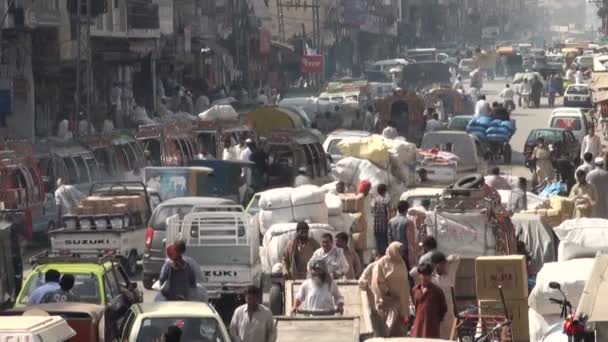 Tráfego ocupado em torno do bazar de Rawalpindi — Vídeo de Stock