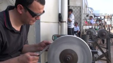 bıçak bileme adam