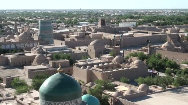 The skyline of ancient Khiva town — Stock Video