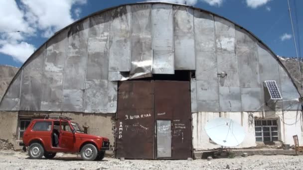 Far flung settlement in the Pamir ranges. — Stock Video