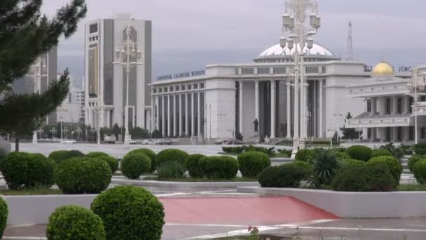 Een centraal plein in Ashgabat — Stockvideo