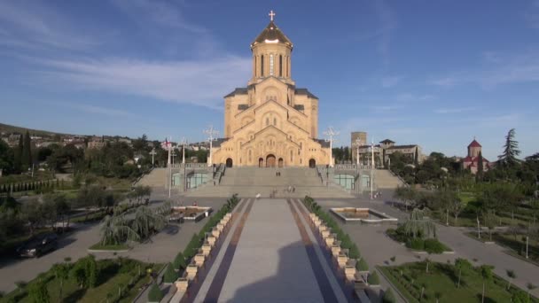 Cattedrale di Tsminda Sameba a Tbilisi . — Video Stock