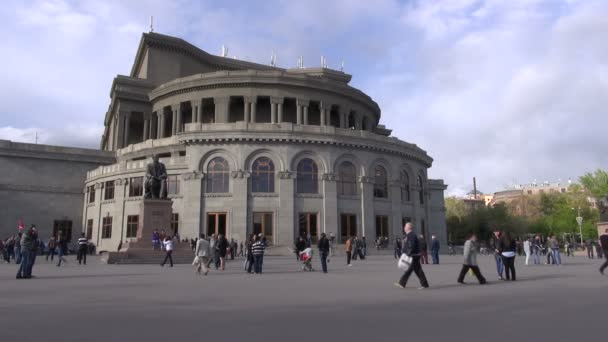 Het Opera plein in Yerevan — Stockvideo