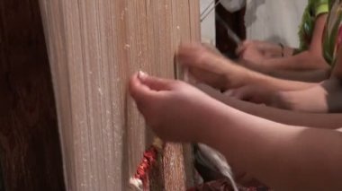 Halı dokuma kadınlar