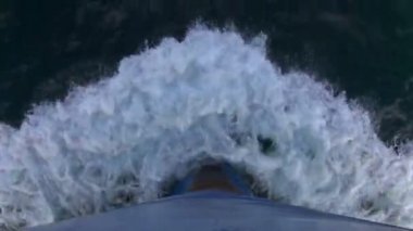 Bir kargo gemisinin pruvasının görünümü