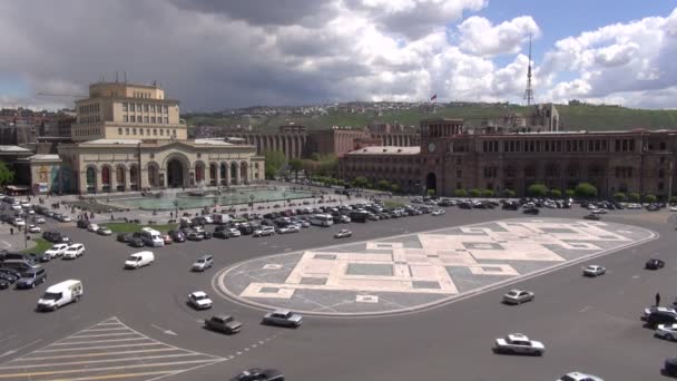 Movimentos de tráfego através da Praça da República — Vídeo de Stock