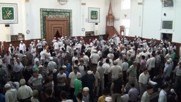 Men attending Friday prayer — Stock Video