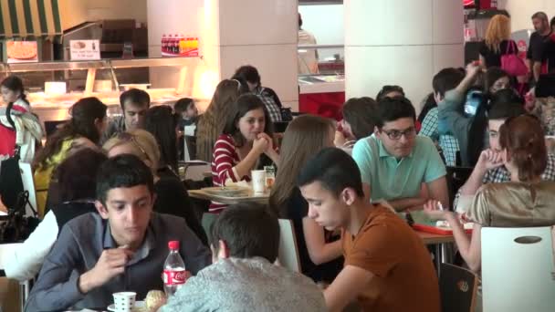 People have lunch in a food court — Stock Video