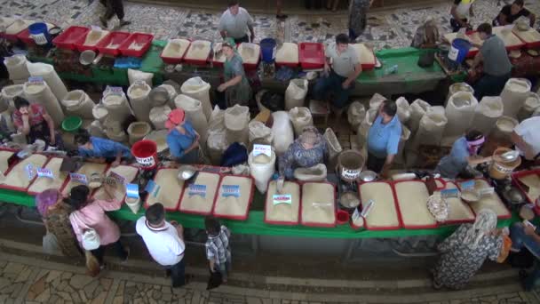 Gente comprando comestibles — Vídeos de Stock