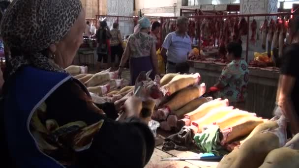 Sección de carne en el bazar — Vídeos de Stock