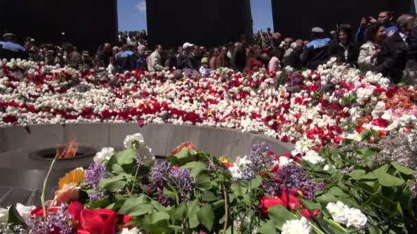 Люди беруть участь в день пам'яті — стокове відео