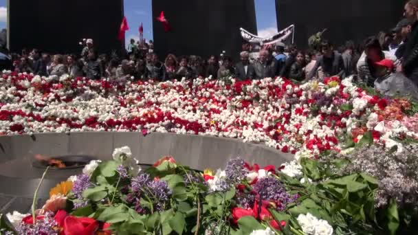 La gente participa en el Día de los Caídos — Vídeo de stock