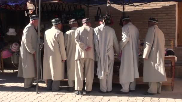 Látogasson el a férfiak Khiva — Stock videók