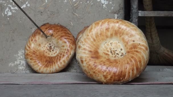 Pão fresco em uma padaria — Vídeo de Stock